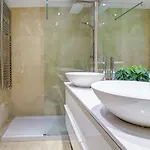 Lägenhet Mediterraneo Seaview By Hello Homes