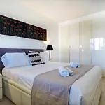 Lägenhet Mediterraneo Seaview By Hello Homes *