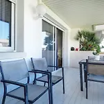Lägenhet Mediterraneo Seaview By Hello Homes *