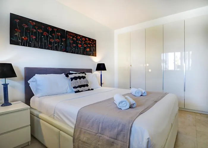 Апартаменти Mediterraneo Seaview By Hello Homes *